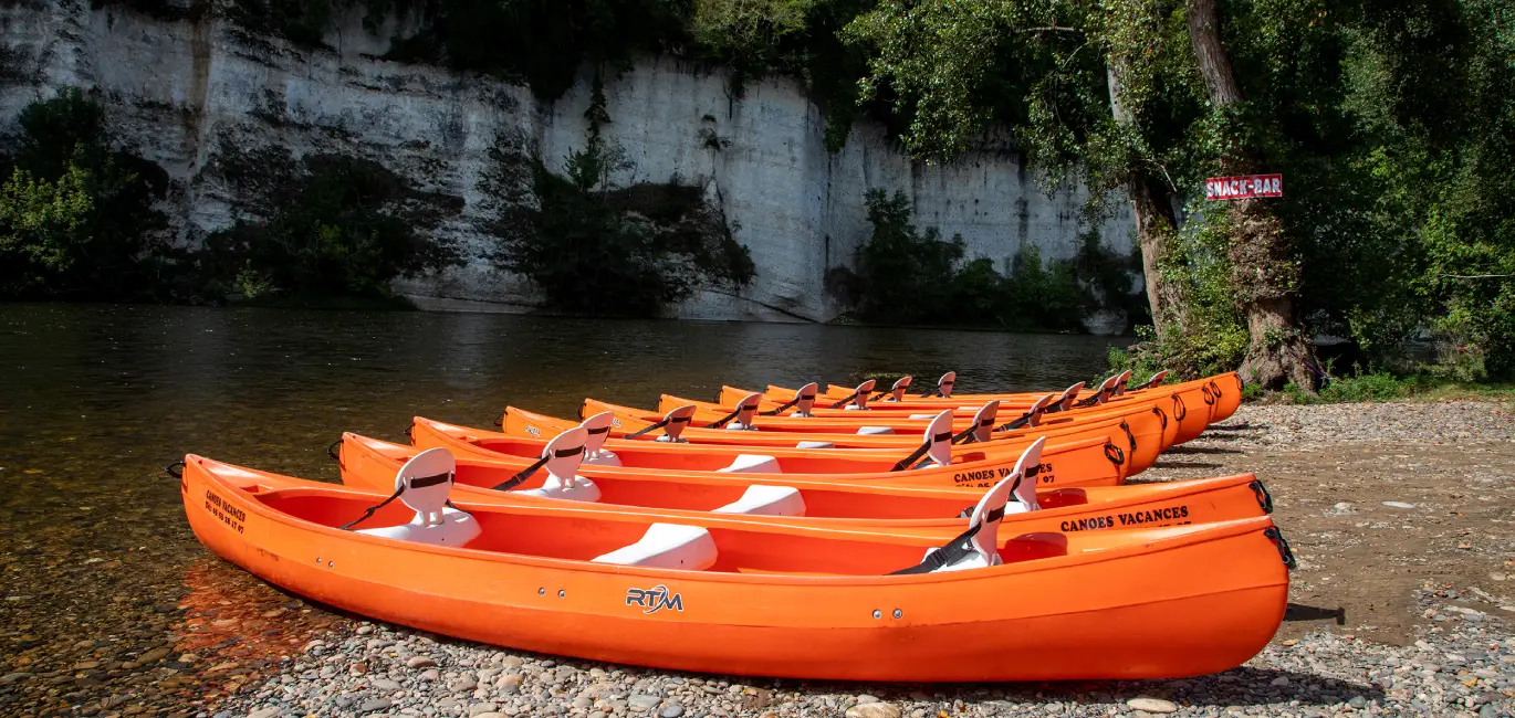Canoe dordogne eau claire paysage beynac