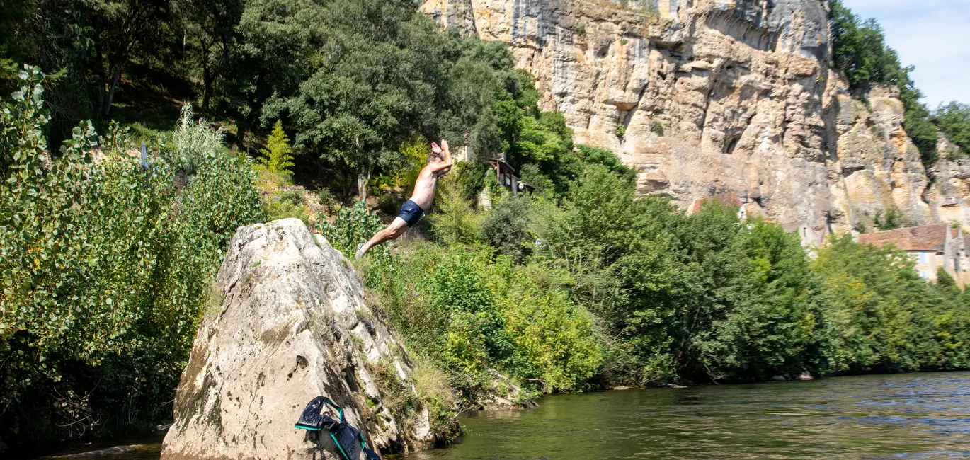 Enfants et parents en canoe sarlat