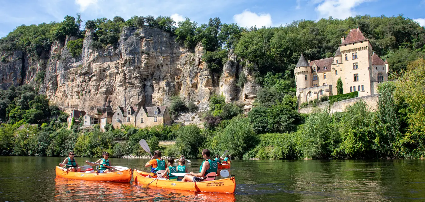 Kayak touristique vue village pierre beynac