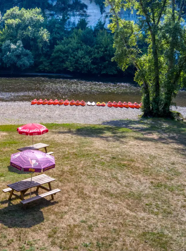 Terrasse au bord de la Dordogne à La Roque-Gageac